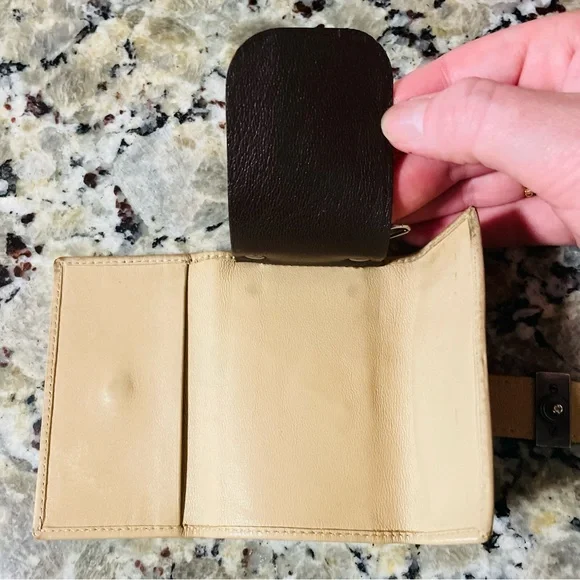 GUCCI Tan Leather Key Wallet 💯 AUTHENTIC - Picture 11 of 15
